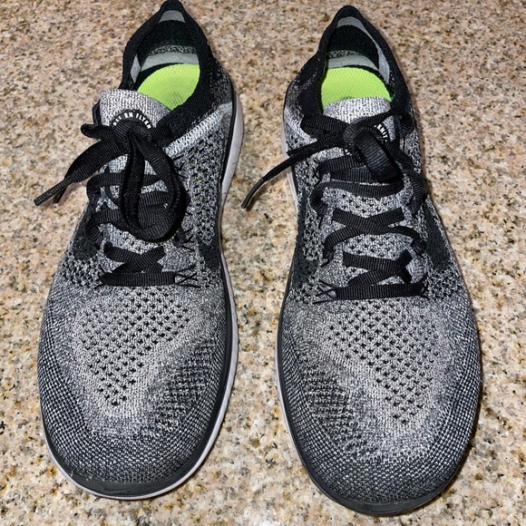 Nike Free Runs Flyknit - Picture 2 of 6